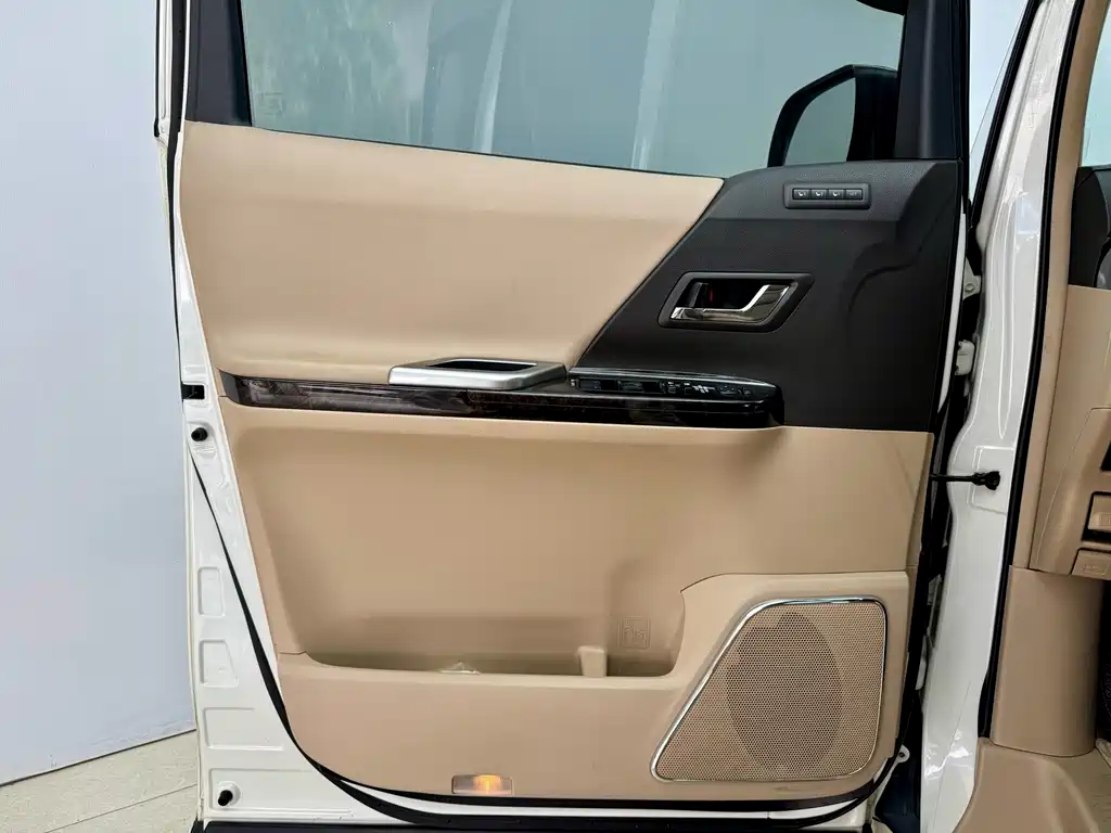 Toyota Alphard 2016 — фото 7