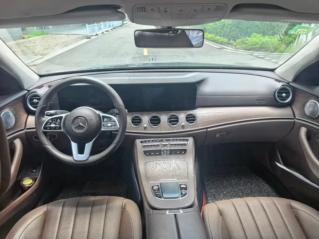 Mercedes-Benz E-Class 2019 — фото 11