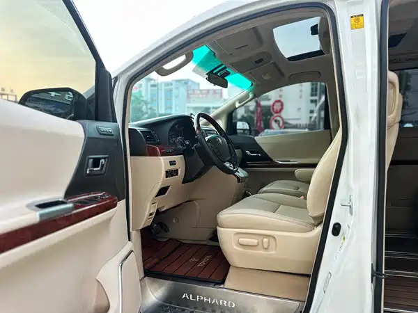 Toyota Alphard 2011