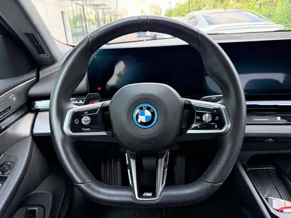 BMW i5 2024