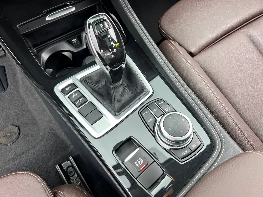 BMW 1 Series 2023 — фото 16