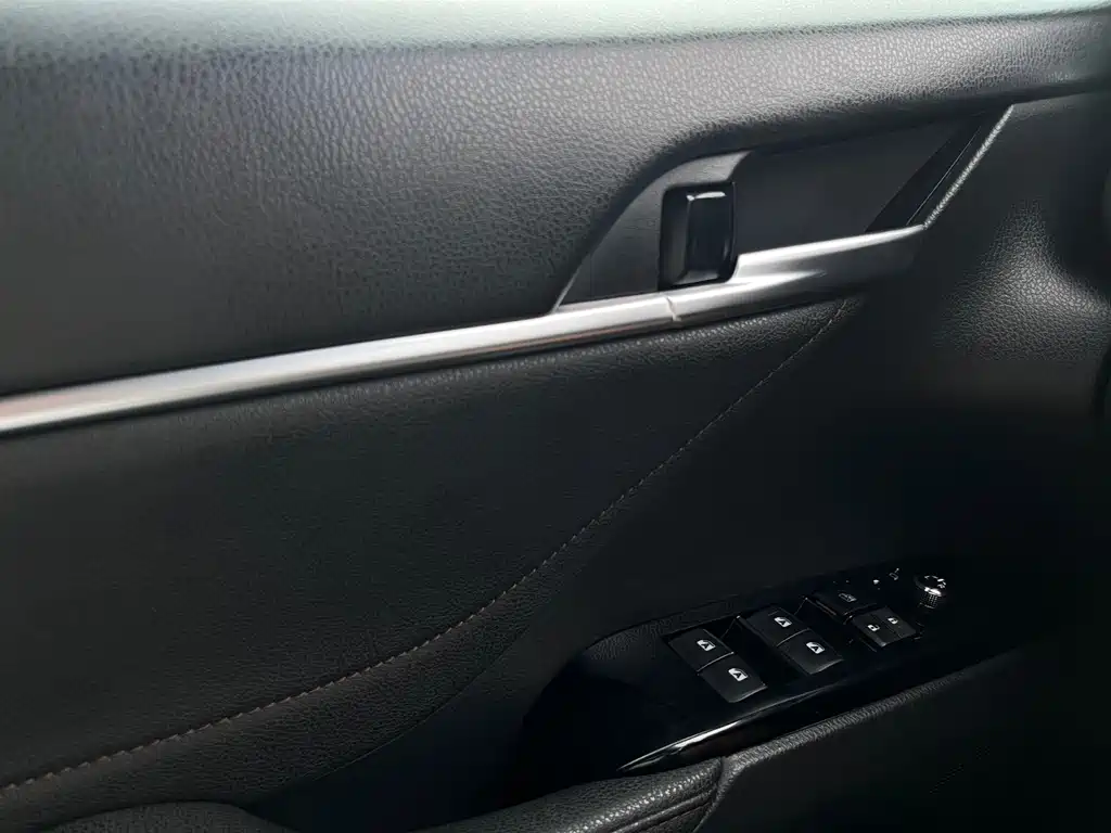 Toyota Camry 2018 — фото 14