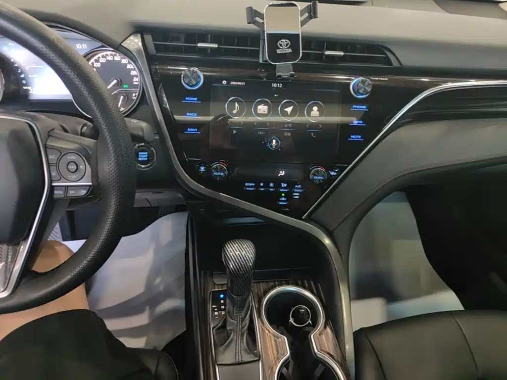 Toyota Camry 2019 — фото 13