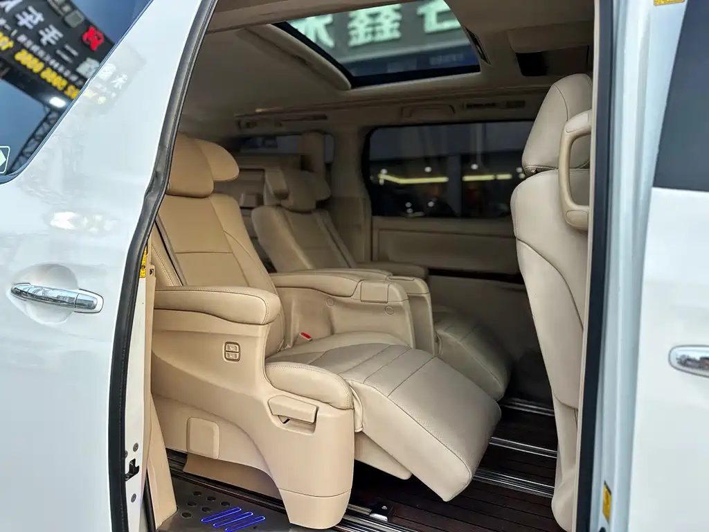 Toyota Alphard 2011 — фото 13