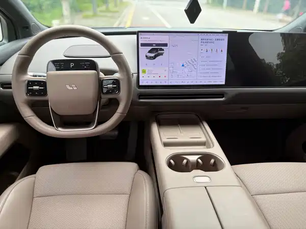 Li Auto i6 2025