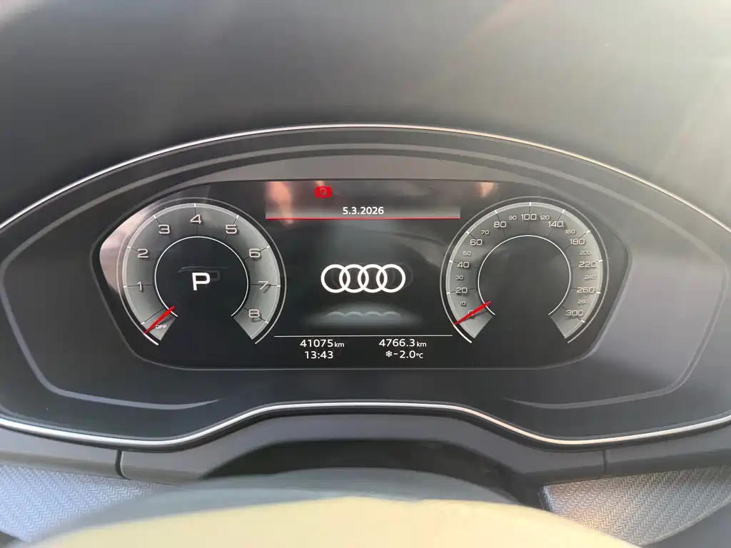 Audi Q5L 2023 — фото 11