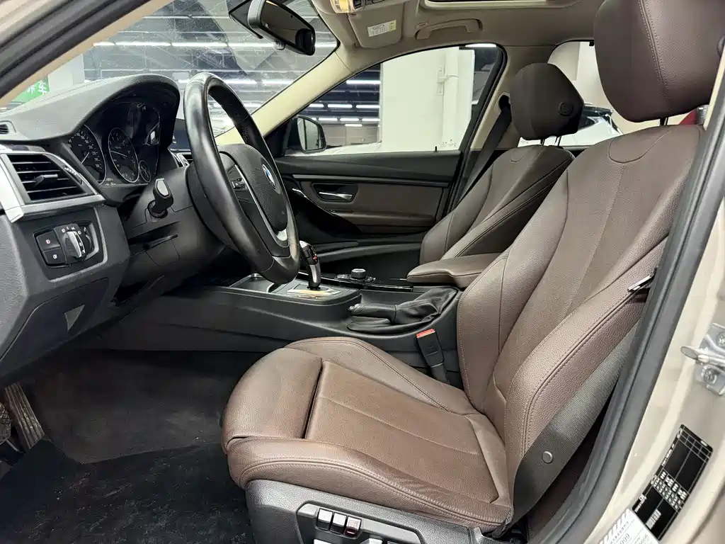 BMW 3 Series 2018 — фото 14