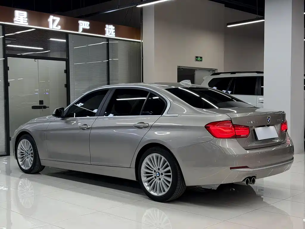 BMW 3 Series 2018 — фото 18