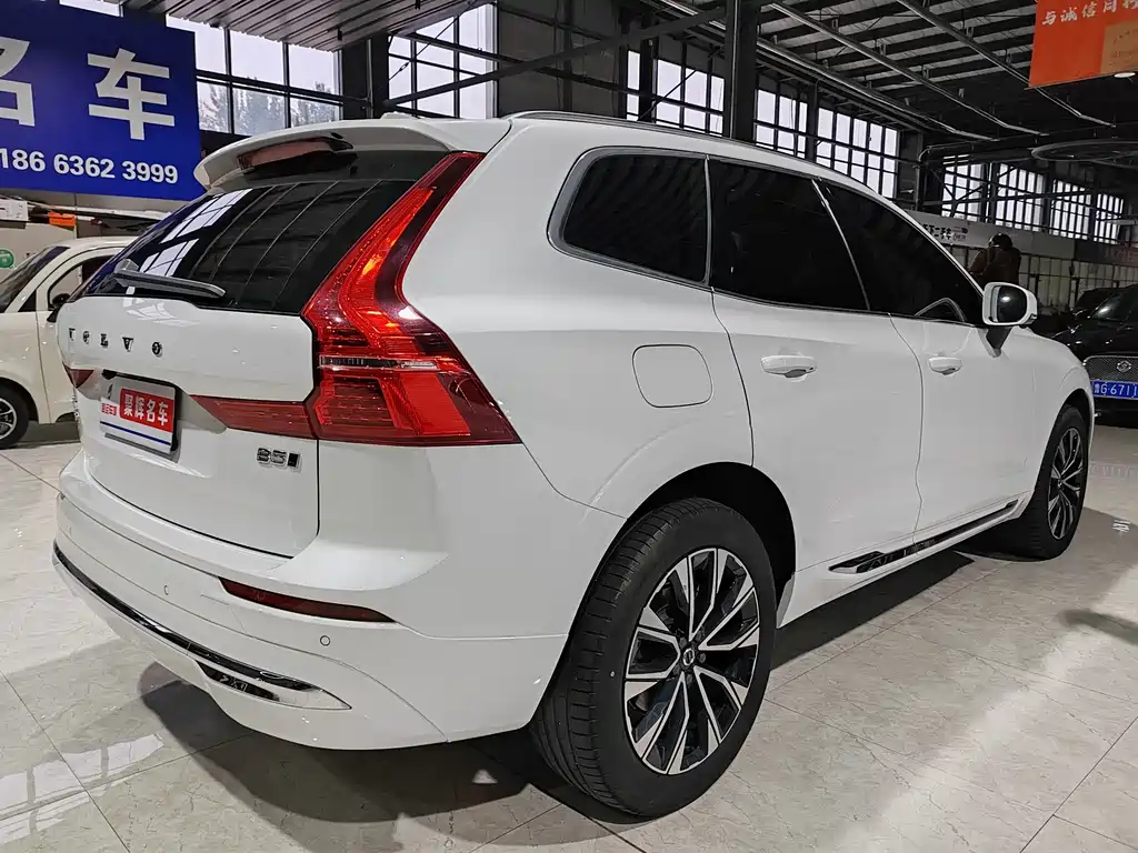 Volvo XC60 2023 — фото 14