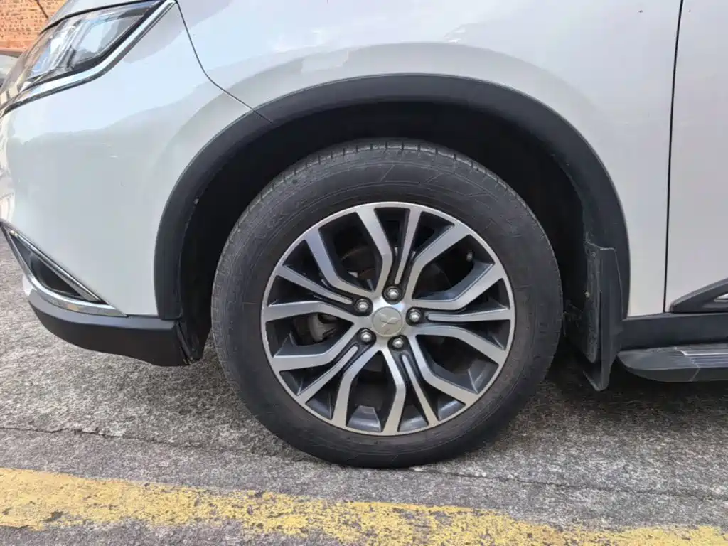Mitsubishi Outlander 2018 — фото 23