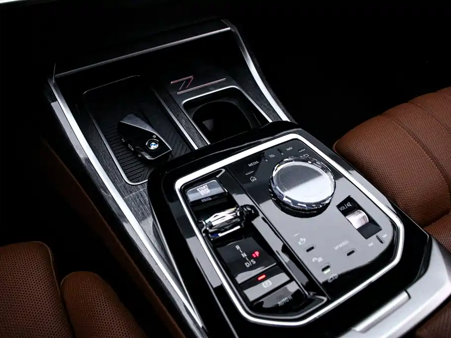 BMW 7 Series 2023 — фото 9