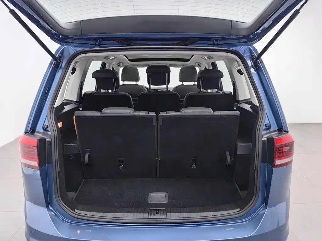 Volkswagen Touran 2018 — фото 16