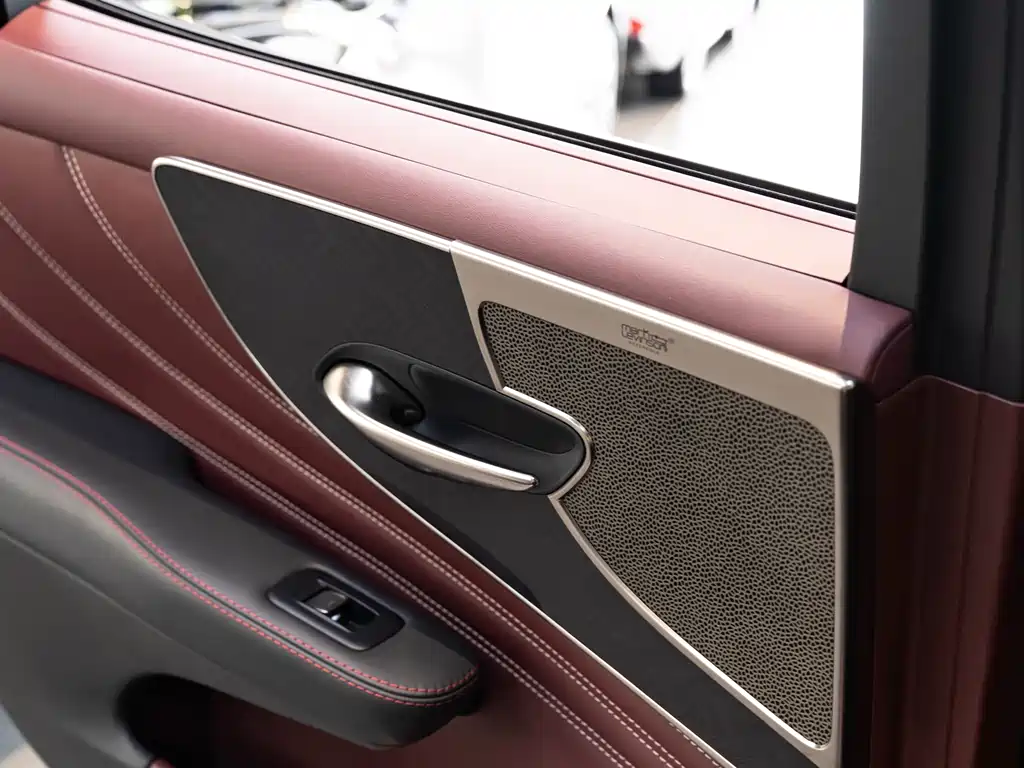 Lexus LS 2018 — фото 18