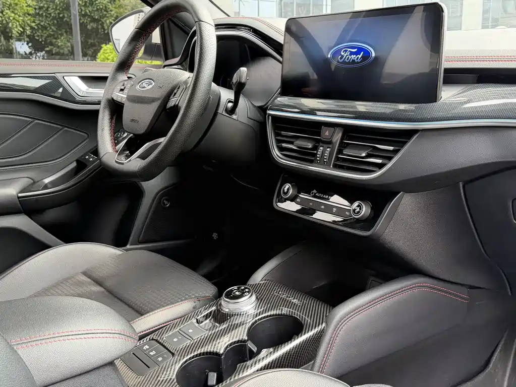 Ford Focus 2021 — фото 13
