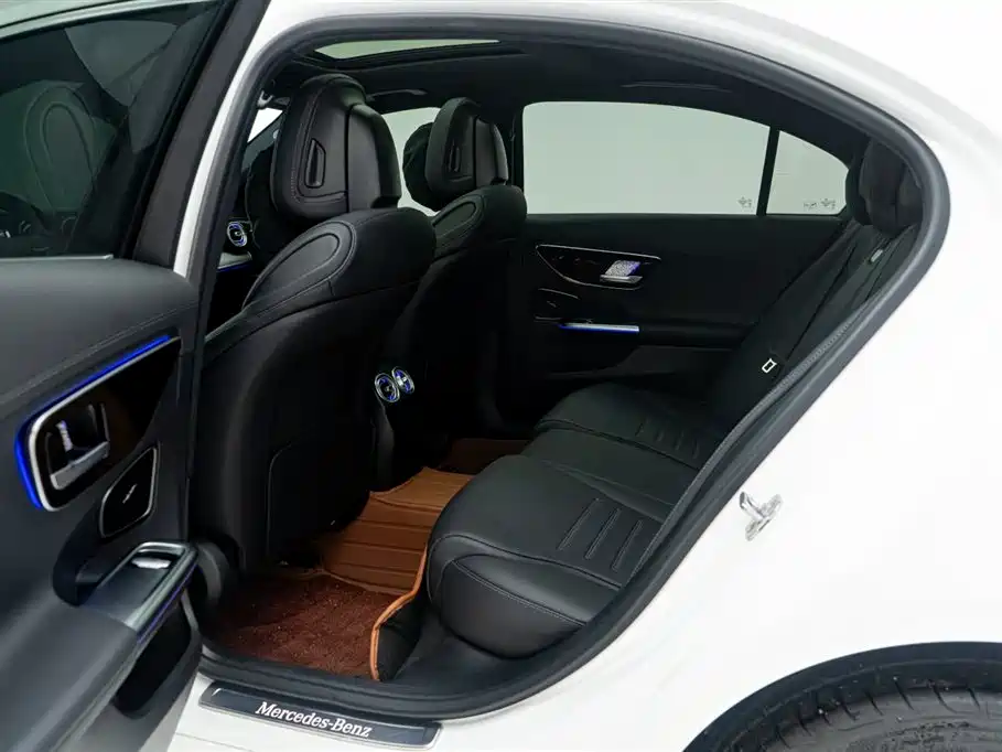 Mercedes-Benz C-Class 2024 — фото 19