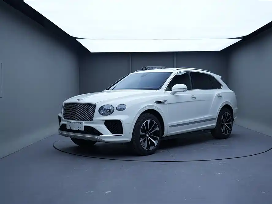 Bentley Bentayga 2020 — фото 1