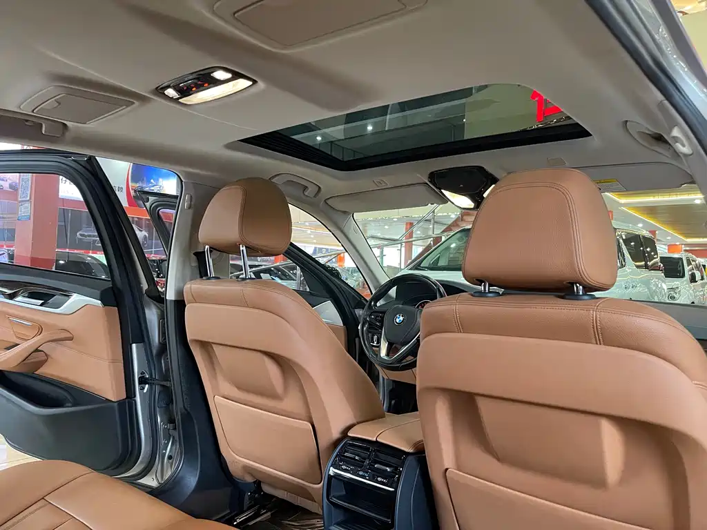 BMW 5 Series 2018 — фото 17