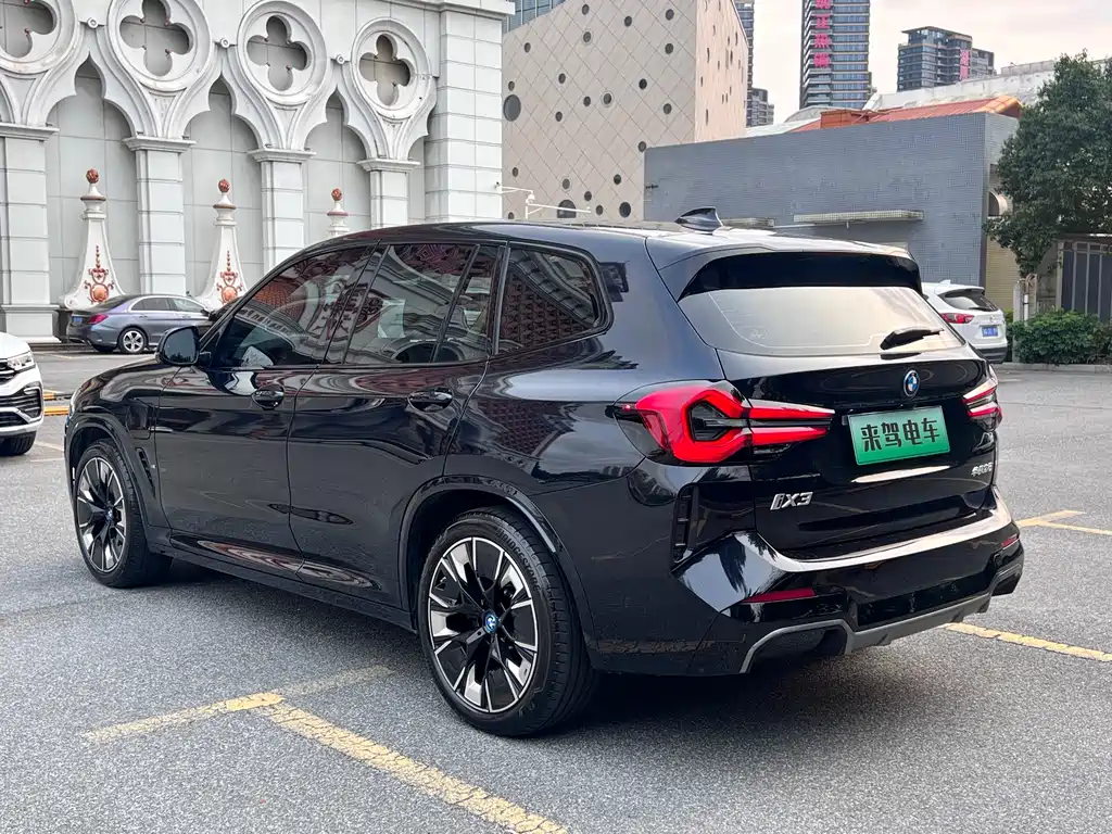BMW iX3 2024 — фото 10