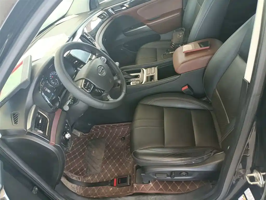 GAC Motor Trumpchi GS8 2017 — фото 15