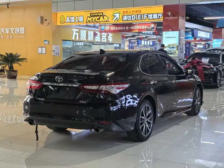 Toyota Camry 2022 — фото 17