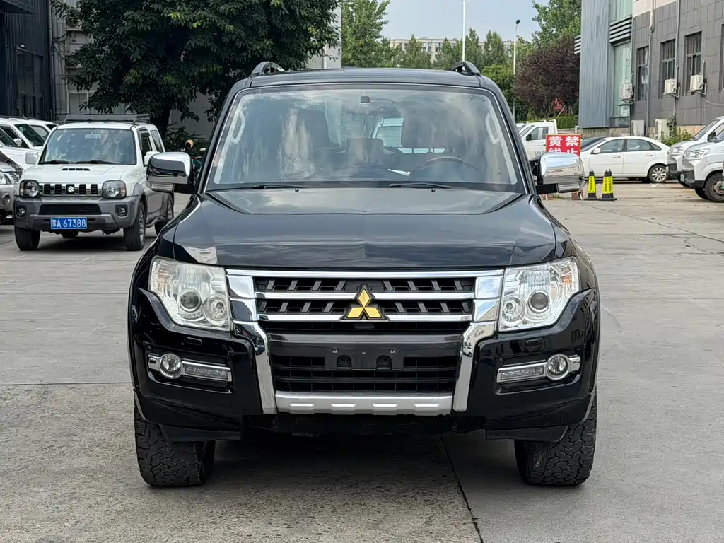 Mitsubishi Pajero 2018