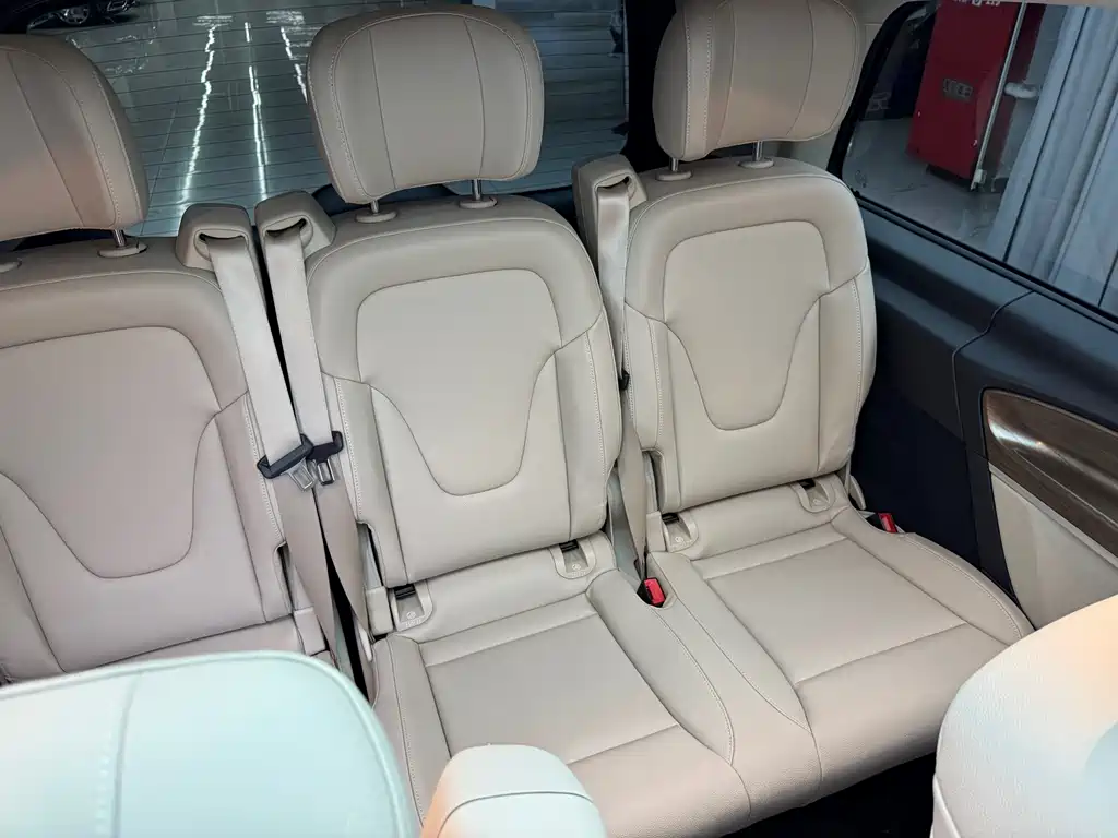 Mercedes-Benz V-Class 2020 — фото 13