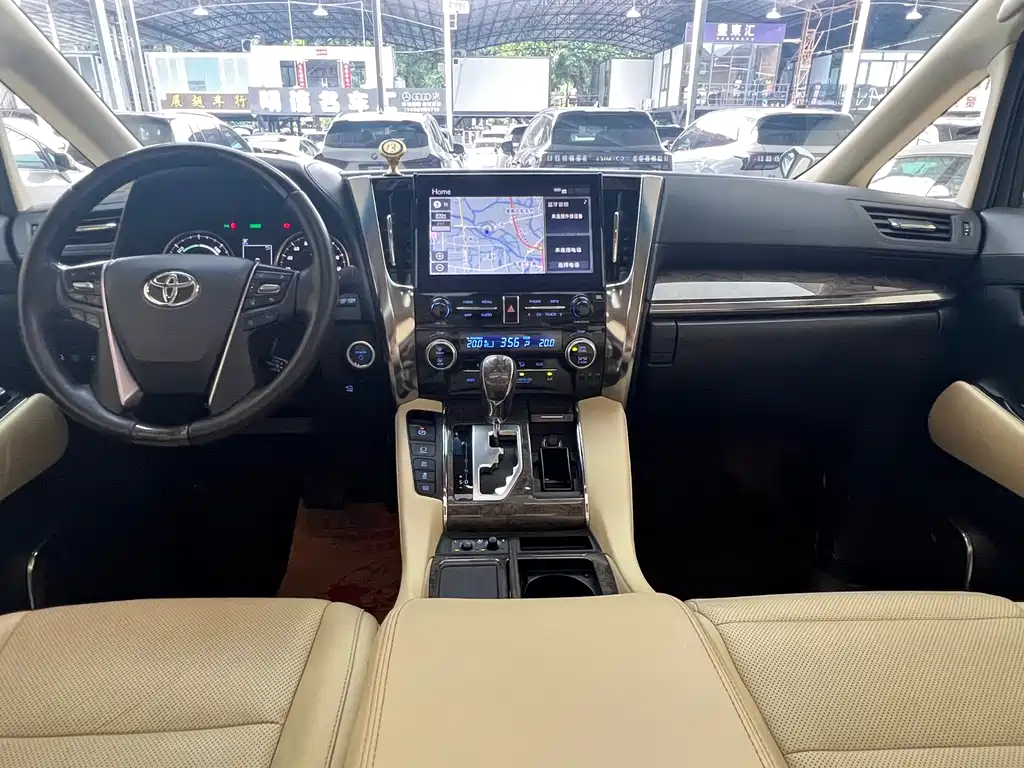 Toyota Alphard 2020 — фото 19