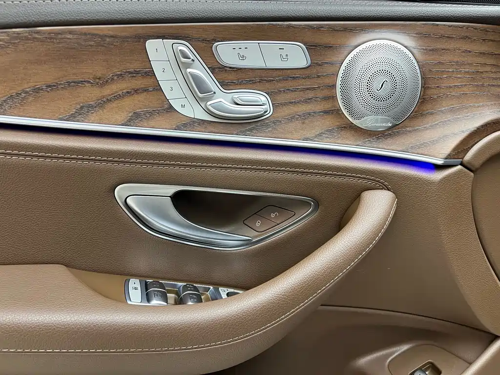 Mercedes-Benz E-Class 2023 — фото 11