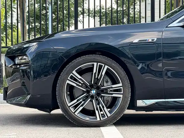 BMW i7 2023