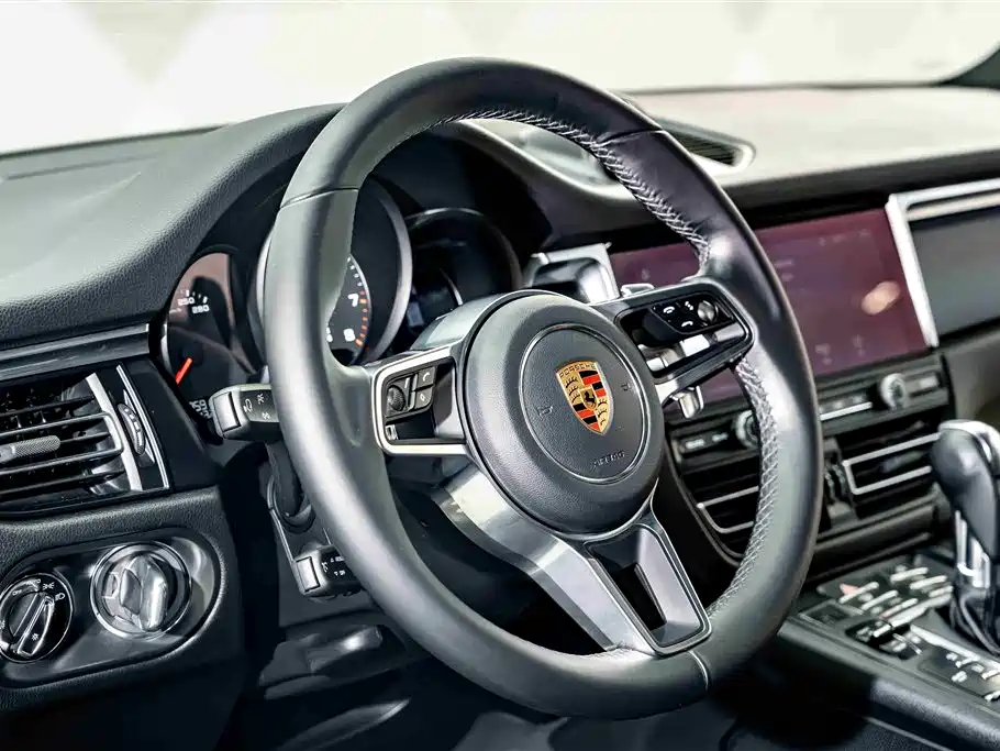 Porsche Macan 2019 — фото 11