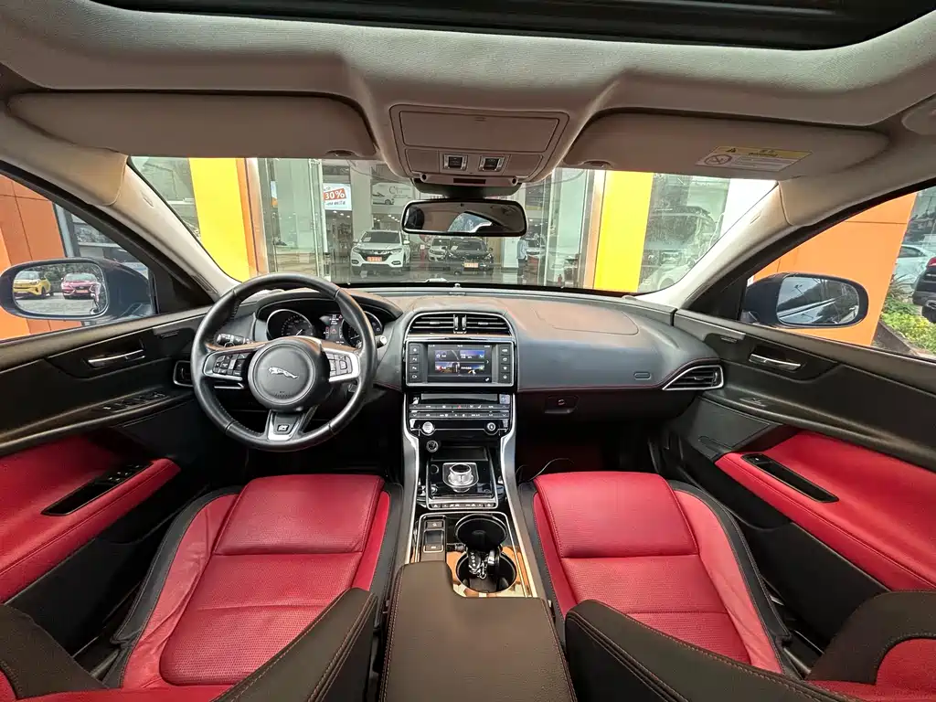 Jaguar XE 2016 — фото 16
