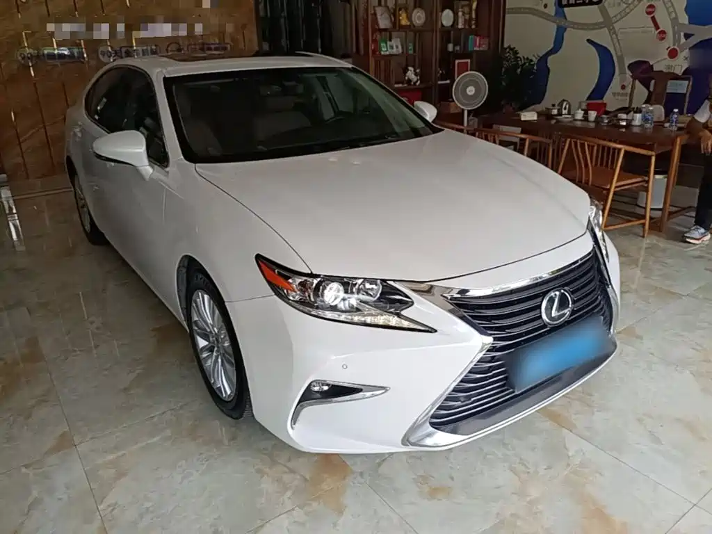 Lexus ES 2017 — фото 4