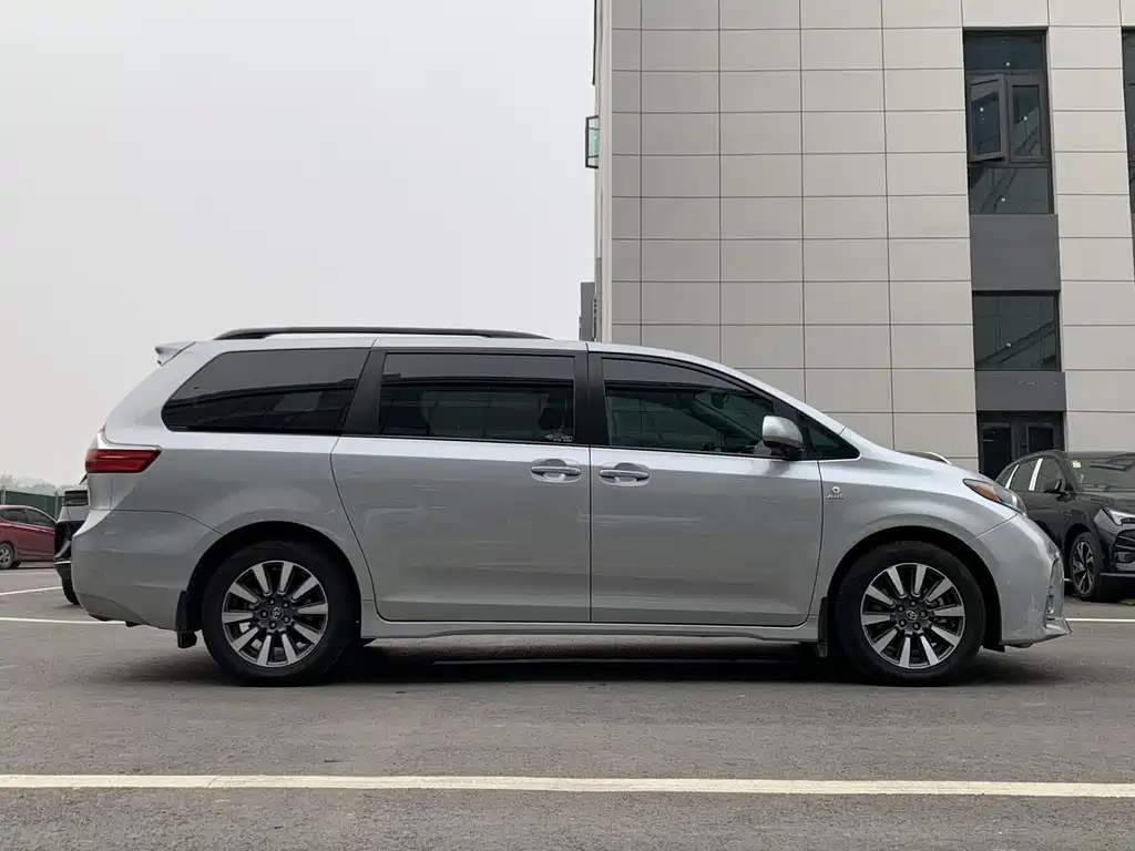 Toyota Sienna 2020 — фото 3