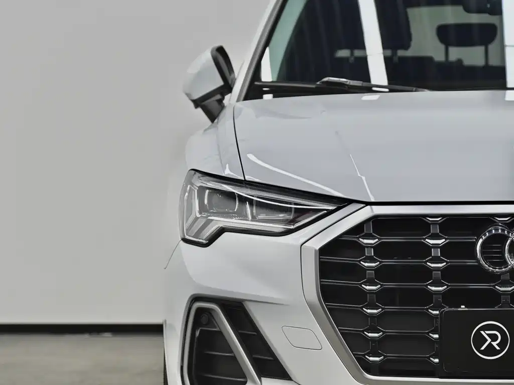 Audi Q3 2019 — фото 29