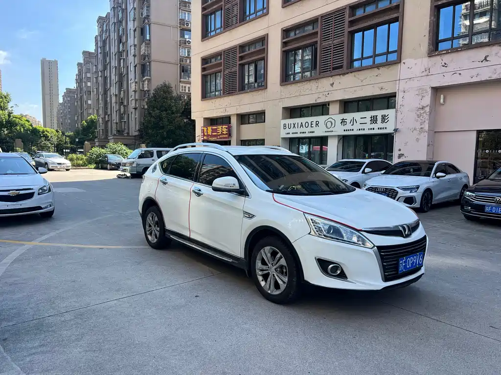 Luxgen You6 SUV 2015 — фото 2