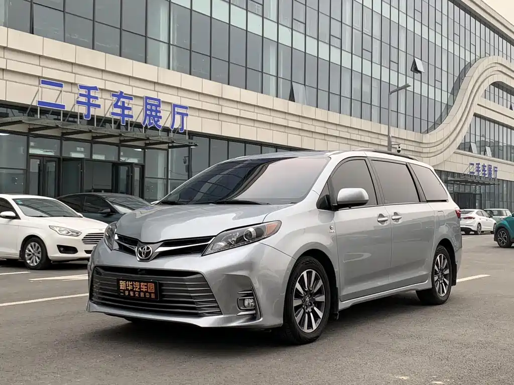 Toyota Sienna 2020 — фото 1
