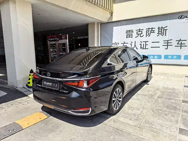 Lexus ES 2023