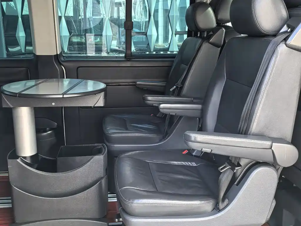 Volkswagen Multivan 2017 — фото 19