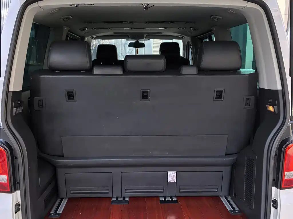 Volkswagen Multivan 2017 — фото 20