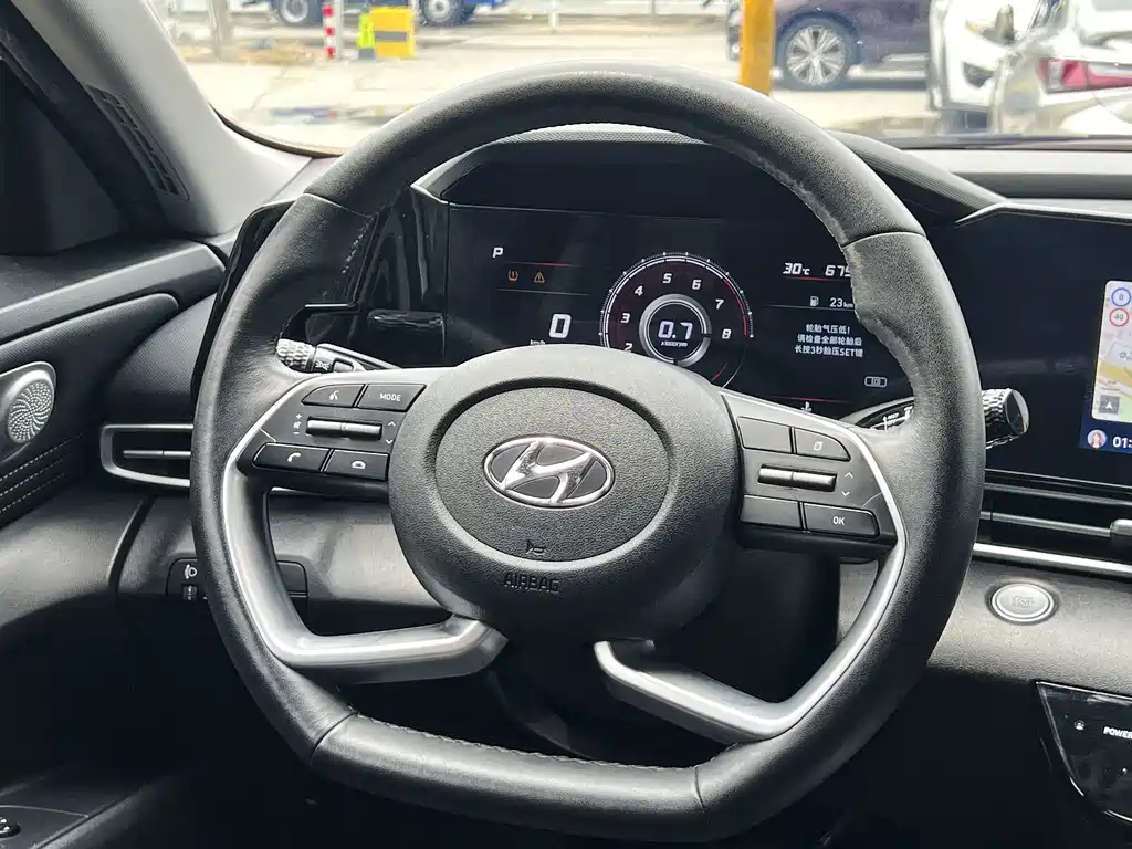 Hyundai Elantra 2022 — фото 11