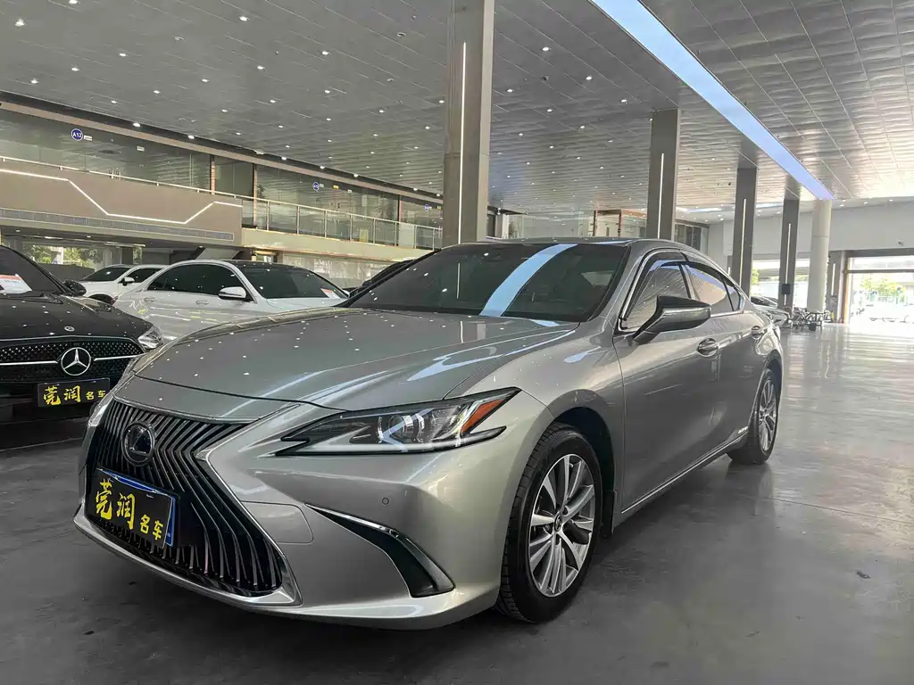 Lexus ES 2021 — фото 1