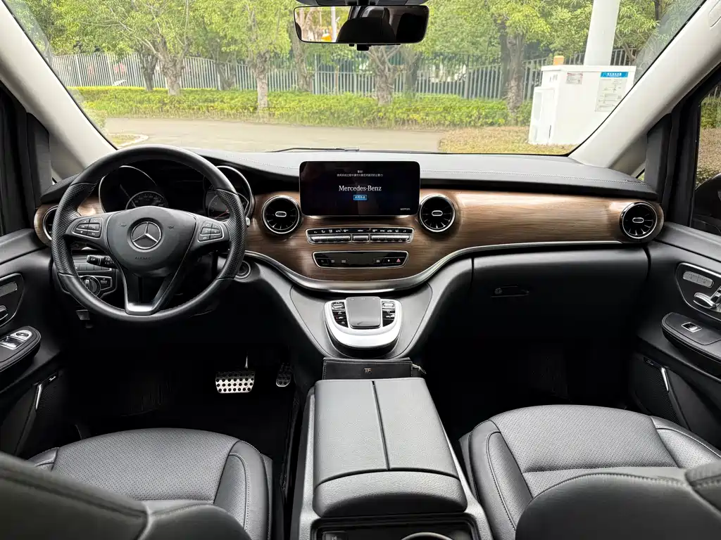 Mercedes-Benz V-Class 2022 — фото 14