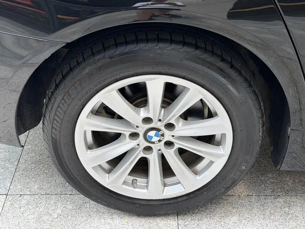 BMW 5 Series 2014 — фото 15