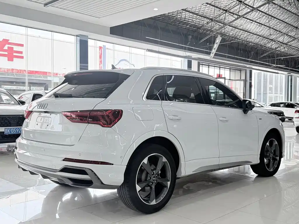 Audi Q3 2022 — фото 12