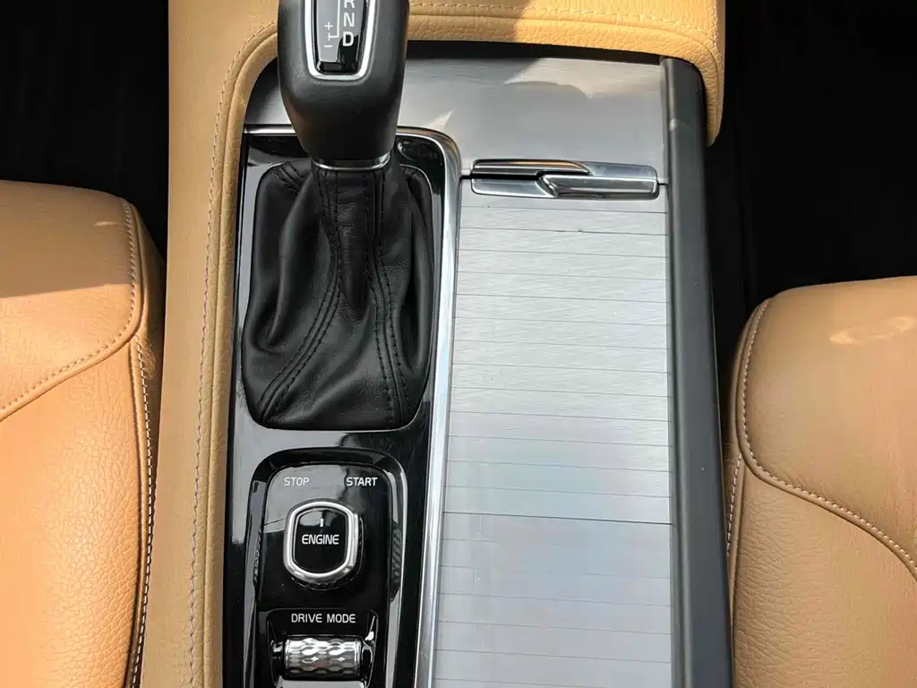 Volvo XC90 2016 — фото 11