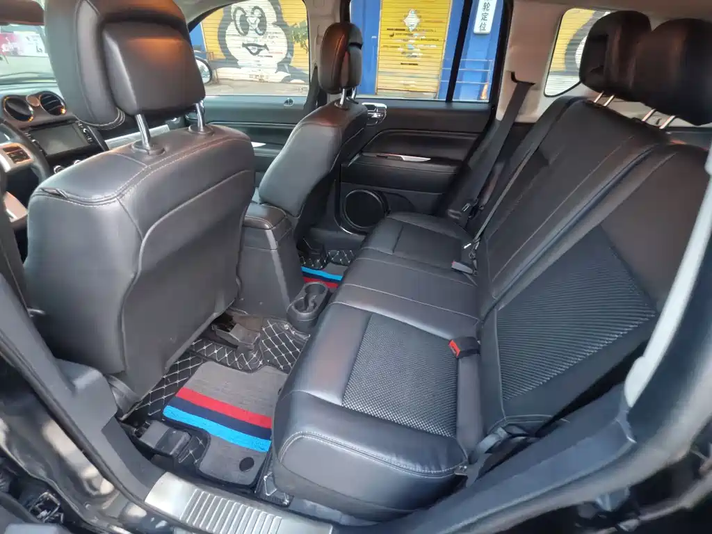 Jeep Compass 2014 — фото 11