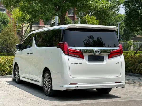Toyota Alphard 2015