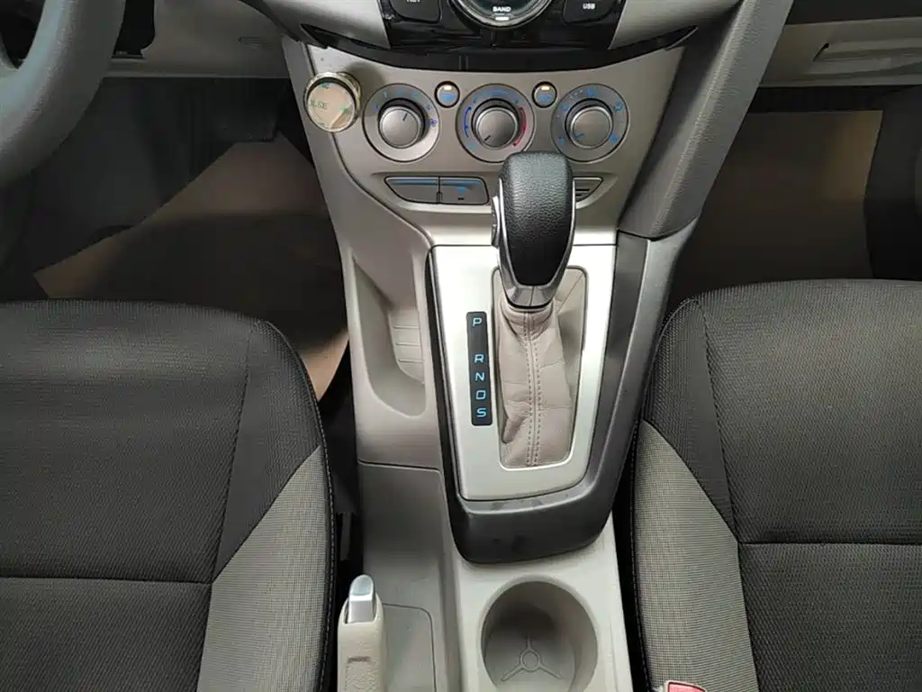 Ford Focus 2015 — фото 13