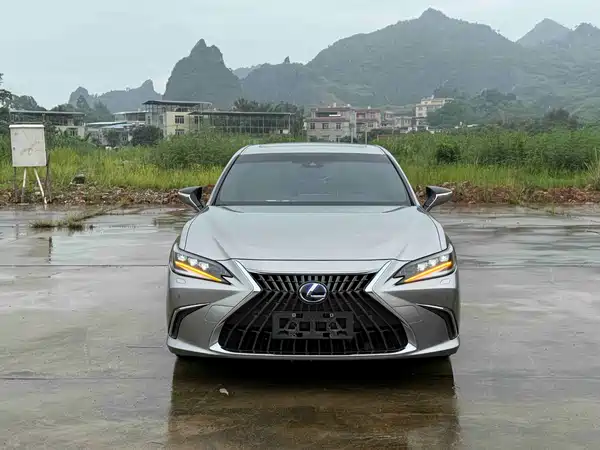 Lexus ES 2022