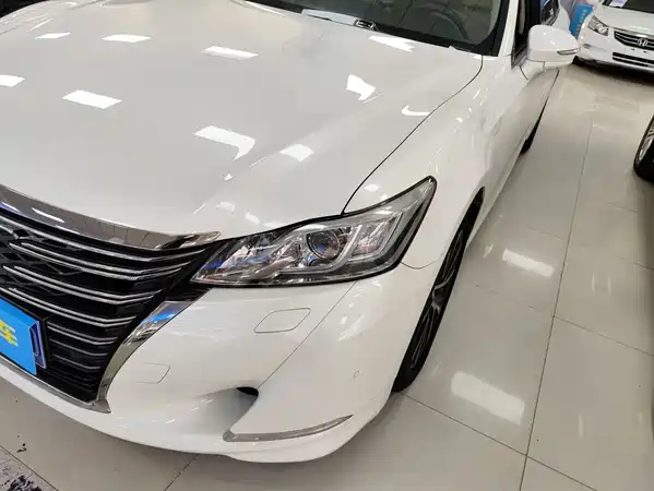 Toyota Crown 2019